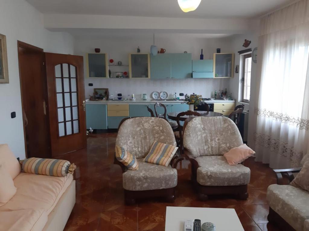 Guesthouse Villa Rosa Berat Quarto foto
