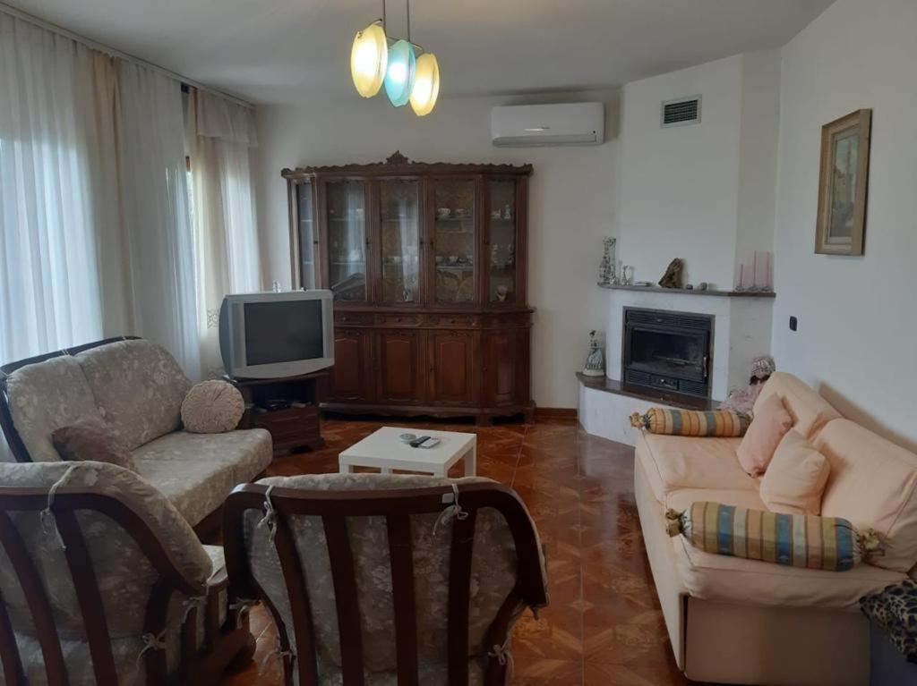 Guesthouse Villa Rosa Berat Quarto foto